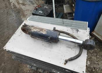 Siłownik hydrauliczny złożony, tłok 49 cm rozciągnięty 65 cm