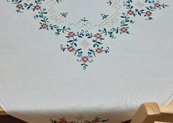 Serweta bawelniana ,haft krzyżykowy .Rękodzieło