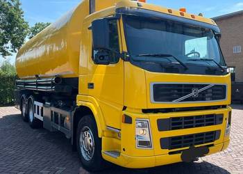 Ciezarowy silos komorowy Volvo do przewozu paszy