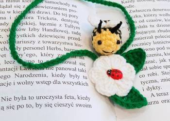 Pszczółka wykonana na szydełku zakładka do książki