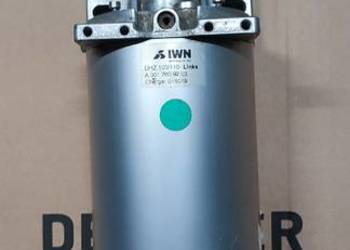 Siłownik otwierania drzwi autobusowych