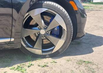 Komplet Hamulce przód z Golfa 8r