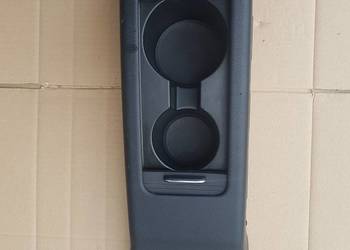 Mercedes E 207 stojak na napoje tył kanapa