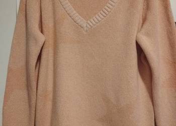 Sweter damski młodzieżowy z dekoltem w serek