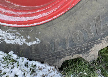 Fendt 828 Vario - opona 710/70R42 710/70/42