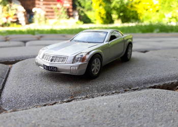 Cadillac EVOQ 1:37, czarne tablice