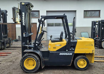Doosan D50S - Udźwig 5000 kg - Triplex 6.50 m. - 7920 mth - Stan BDB