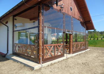 Osłony tarasowe z PVC z wbudowanymi oknami