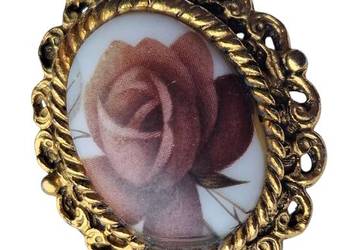 VINTAGE BROSZA Z RÓŻĄ KLIPS STYL WIKTORIAŃSKI GOTYCKI AGNIELSKA PORCELANA VINTAGE BROSZA Z RÓŻĄ KLIPS STYL WIKTORIAŃSKI GOTYCKI AGNIELSKA PORCELANA