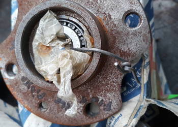 Nowa,fabryczna piasta koła przód,przednia do Fiata 126p