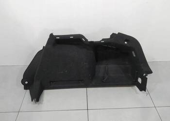 TAPICERKA BOCZEK PRAWY TYŁ BAGAŻNIKA HB 5E6867428A Skoda Octavia IV
