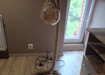 Lampa stojaca