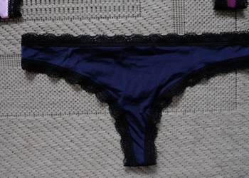 granatowe satynowa koronkowe koronka stringi NEW YORKER majtki S 36
