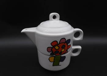 Piętrowy zestaw do herbaty (imbryk i filiżanka)