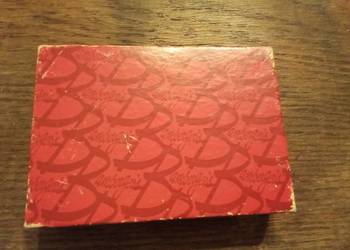 Stare małe pudełko  czerwone ambergers