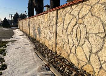 Ogrodzenia kamienne, drewniane, gabionowe, z bloczków