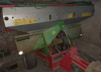 Rozsiewacz Unia Brzeg MXL 2100 z podwoziem.