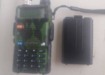 Baofeng  UV5R  Akumulator -Adapter pojemnik na akumulatory lub baterie .