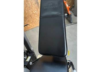 Maszyna siłowa na mięśnie nóg Seated Leg Curl Nautilus Nitro