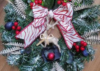 Wianek świąteczny na drzwi wejściowe. Dekoracja świąteczna. Ozdoby świątecz