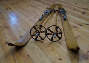 Stare narty jesionowe 185 cm z kijkami