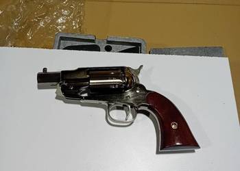 Rewolwer czarnoprochowy remington.