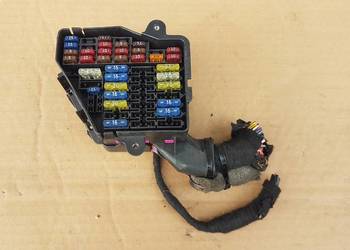 AUDI TT 8N0 SKRZYNKA BEZPIECZNIKÓW