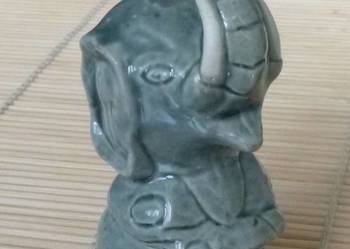 Ceramiczny słonik z podniesioną trąbą