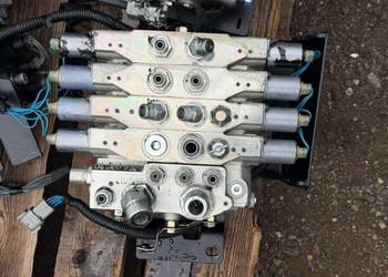 Rozdzielacz hydrauliczny czterosekcyjny HYSTER