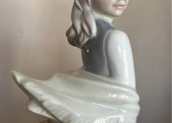 Dziewczyna z koszem kwiatów NAO. Spain by Lladro. Rzeźbiarz Jose Puce