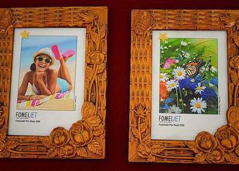 Dwie ramki z zdobnymi wzorami w kolorze starego złota