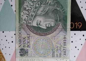 Banknot o numerze seryjnym AA7798391