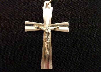 krzyżyk srebrny wisiorek