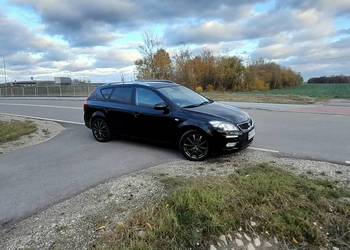 Piękna czarna Kua Ceed sw