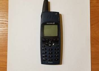 Telefon komórkowy Ericsson R320s + ładowarka, pudełko, płyta CD stan BDB