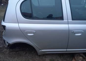sprzedam kompletne drzwi prawe tylnie do toyoty yarys 1 sprzedam kompletne drzwi prawe tylnie do toyoty yarys 1