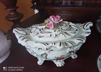 Szkatułka. Puzderko. Puzdro Dresden. Z  różyczkami Szkatułka. Puzderko. Puzdro Dresden. Z  różyczkami