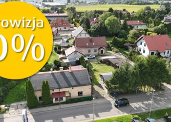 Dom w centrum Nowej Wsi z zabudowaniami