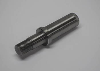 Sworzeń wariatora odrzutnika E512 E514 E524 dł 137mm 4221620247