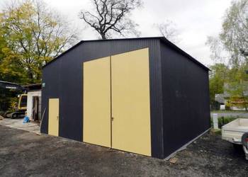 Blaszana montowana hala 8×8 m – dodatkowe drzwi