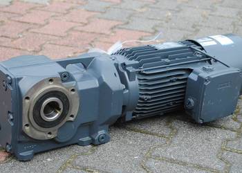Motoreduktor kątowy 1.5kw. 121obr./min. z hamulcem. SIEMENS