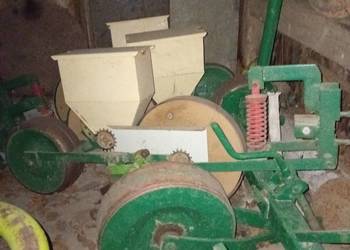 Siewnik taczkowy do warzyw i kukurydzy.