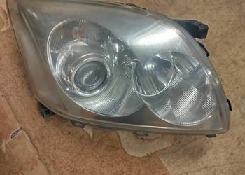 Lampa prawa przód Toyota Avensis T25 przedlift