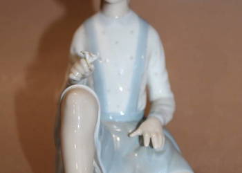 Figurka dziewczynki z kwiatem Lladro nr 268 Sklep FiaF