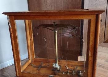 Waga zabytkowa antyk laboratoryjna/apteczna przeszklona drewniana stara