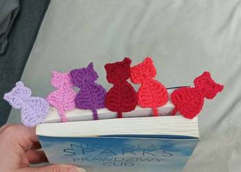 Kolorowe zakładki do książek wykonane na szydełku