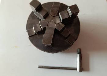 UCHWYT TOKARSKI 130 MM. Z ZABIERAKIEM SAMOCENTRUJĄCY KLUCZ