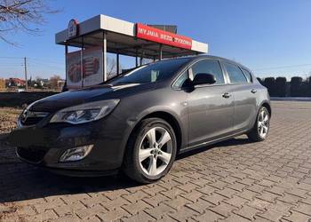 Opel Astra J 1,4 turbo 2011 r