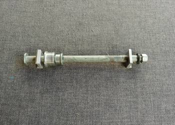 Oś ośka tylna tył Suzuki DL 1000 V-strom.