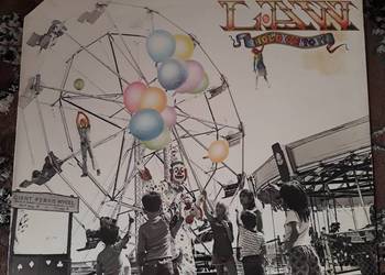 Z rock bluesowych wykopalisk LAW- HOLD ON TO IT  1977.